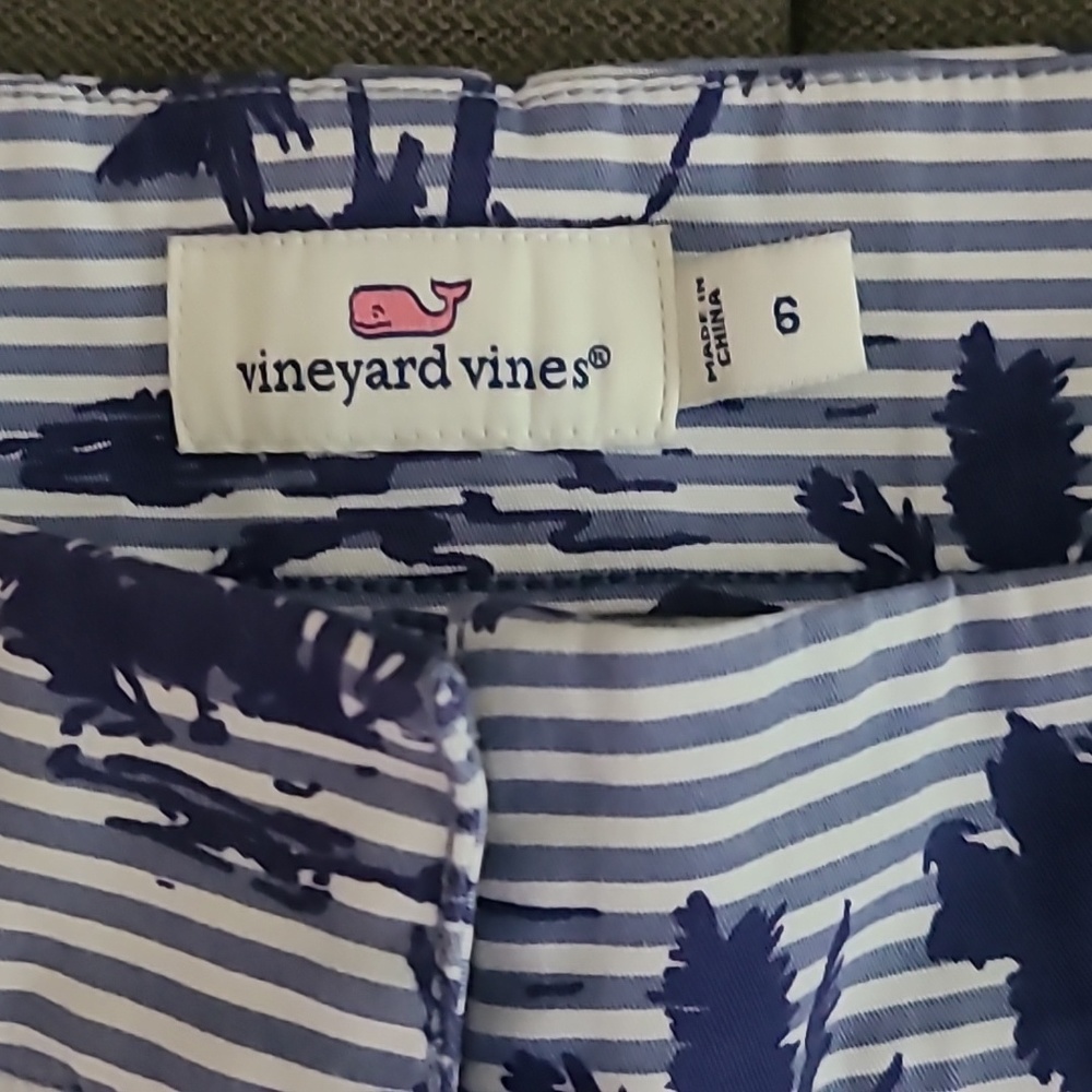 Vineyard Vines Classic Short 3 1/2 inseam - Picture 2 of 4